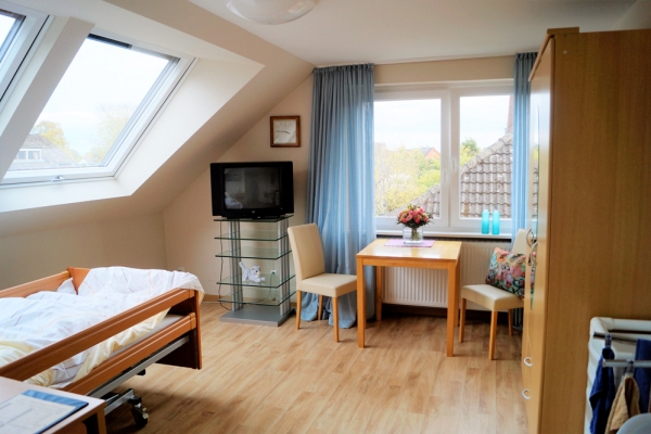 zimmer-78F597CBE-B22E-6DD3-E616-ED2900D03776.jpg