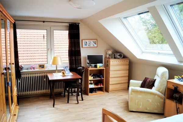 zimmer-10766445CD-83FA-3940-BBDB-12464740EE60.jpg