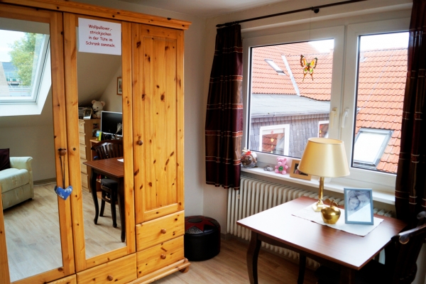 zimmer-82A19D6D8-0B0D-B0DC-2E96-7D723542A1CD.jpg