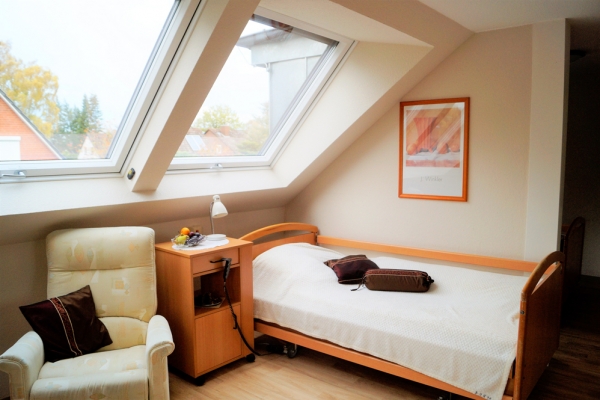 zimmer-9D88D266B-E7A6-D47E-3C7E-85686B29E27A.jpg